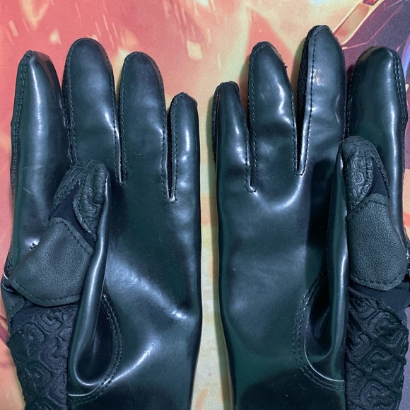 Cutters X40 C-Tack Revolution Black Football Gloves Men's Small - Picture 3 of 4